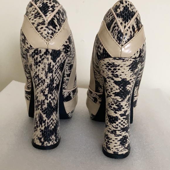 NYLA Heels Pumps size 7 seem to run a little big - Picture 2 of 5